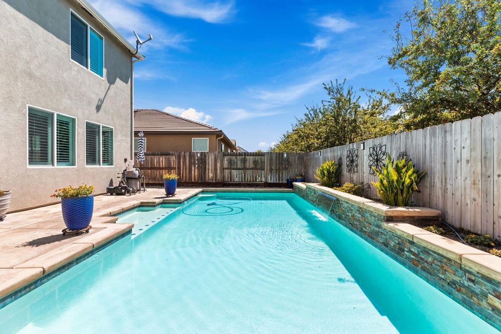 1182 Aartman Dr, Ripon, CA 95366