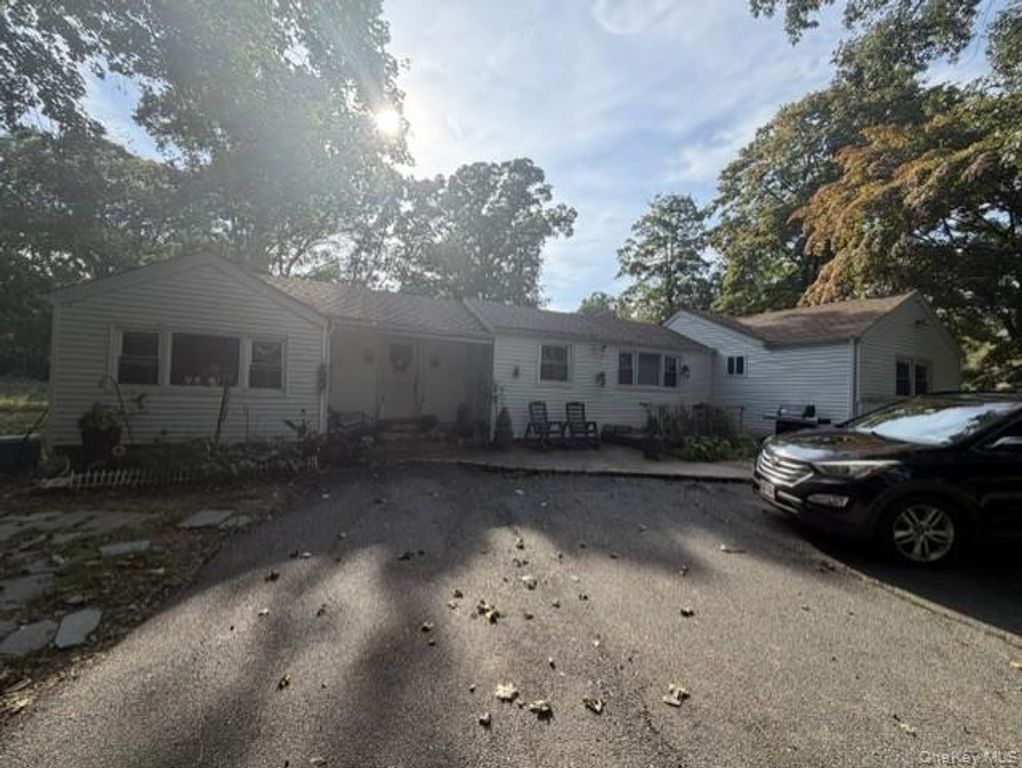 104 Lexington Avenue, Central Islip, NY 11722 — exterior