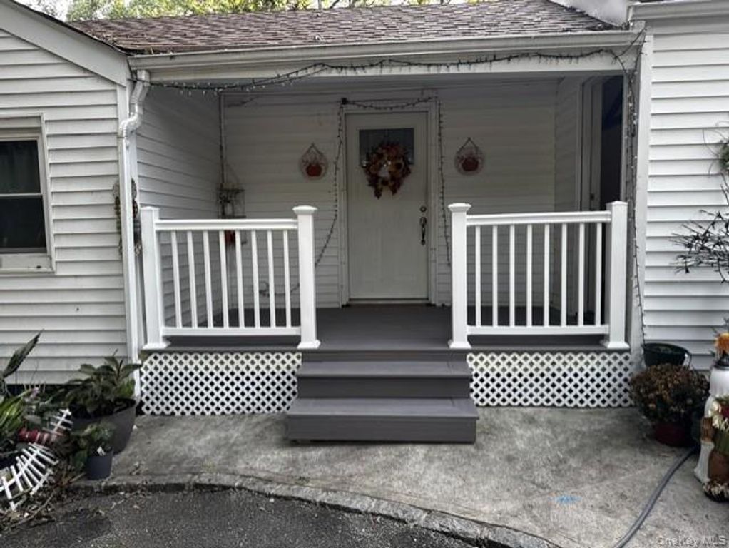 104 Lexington Avenue, Central Islip, NY 11722 — photo 2