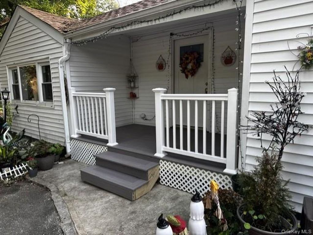 104 Lexington Avenue, Central Islip, NY 11722 — photo 3