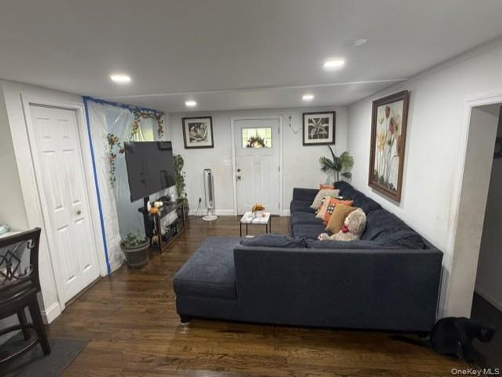 104 Lexington Avenue, Central Islip, NY 11722 — photo 5