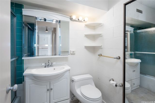 509 University Avenue 504, Honolulu, HI 96826