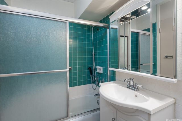 509 University Avenue 504, Honolulu, HI 96826