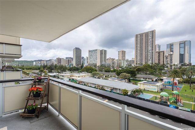 509 University Avenue 504, Honolulu, HI 96826