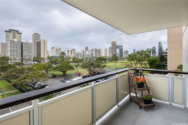 509 University Avenue 504, Honolulu, HI 96826