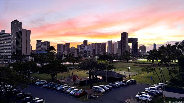 509 University Avenue 504, Honolulu, HI 96826