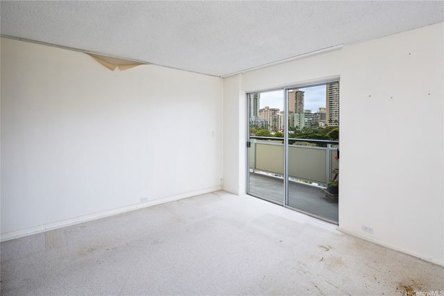 509 University Avenue 504, Honolulu, HI 96826