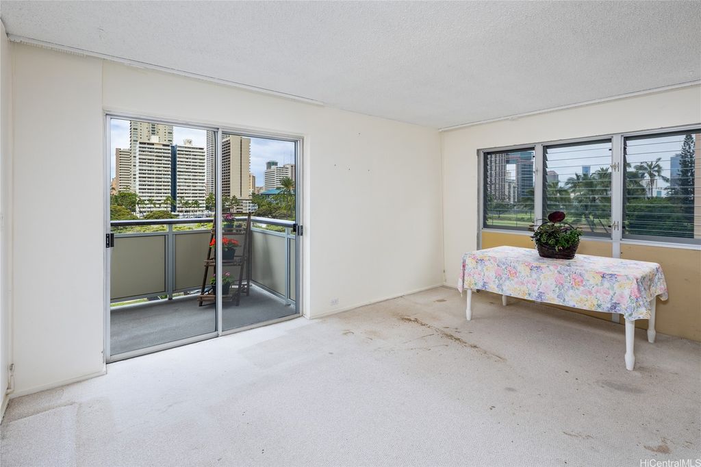 509 University Avenue 504, Honolulu, HI 96826