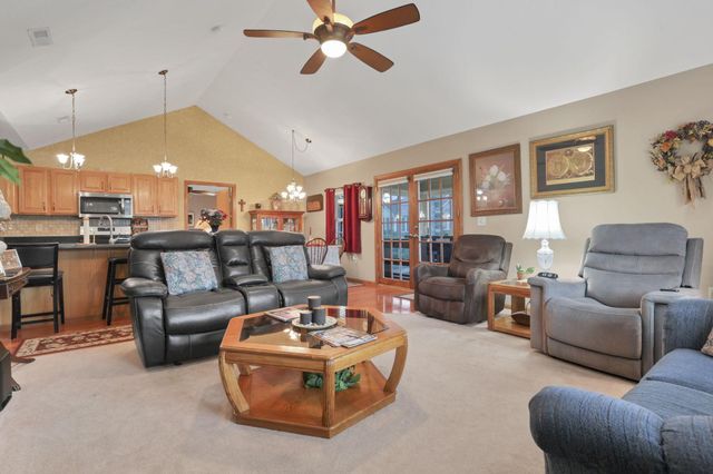 2018 Farmbrook Circle N, Grove City, OH 43123
