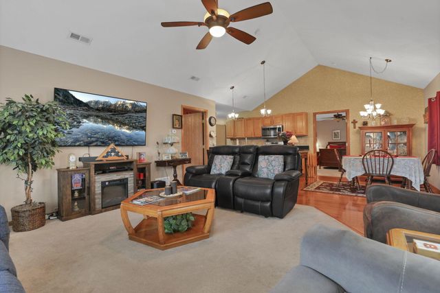 2018 Farmbrook Circle N, Grove City, OH 43123