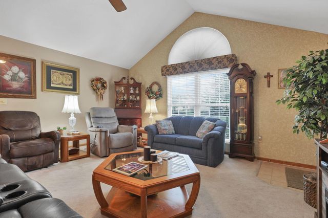 2018 Farmbrook Circle N, Grove City, OH 43123