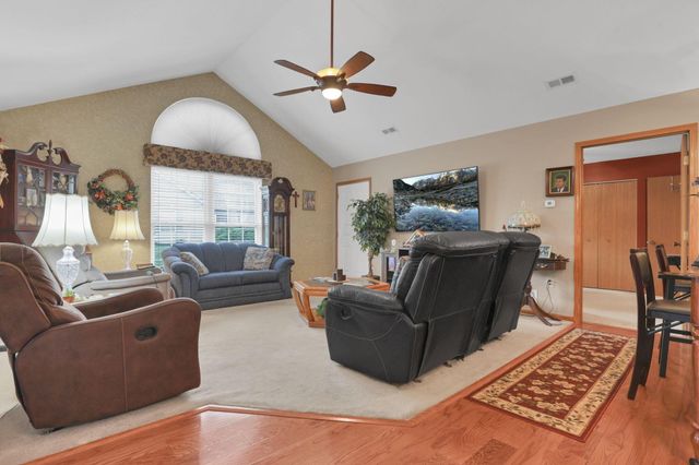 2018 Farmbrook Circle N, Grove City, OH 43123