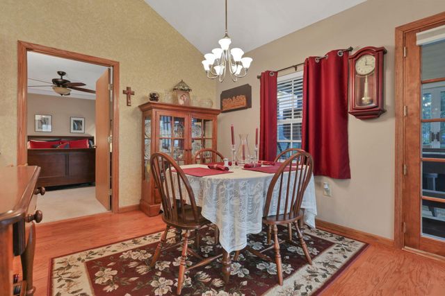 2018 Farmbrook Circle N, Grove City, OH 43123