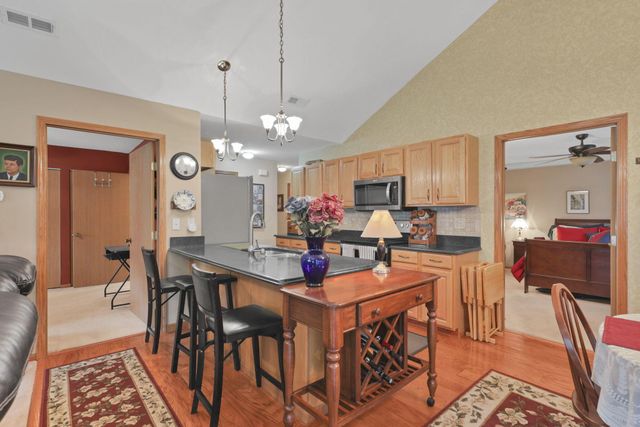 2018 Farmbrook Circle N, Grove City, OH 43123