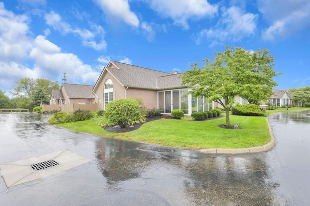 2018 Farmbrook Circle N, Grove City, OH 43123