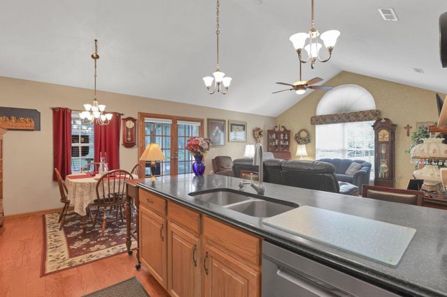 2018 Farmbrook Circle N, Grove City, OH 43123