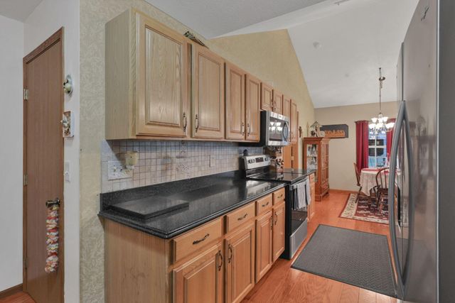 2018 Farmbrook Circle N, Grove City, OH 43123