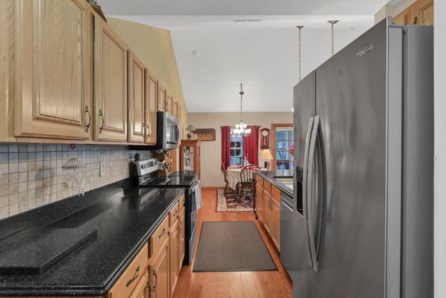 2018 Farmbrook Circle N, Grove City, OH 43123