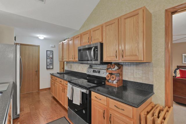 2018 Farmbrook Circle N, Grove City, OH 43123