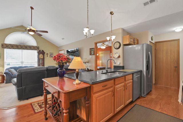 2018 Farmbrook Circle N, Grove City, OH 43123
