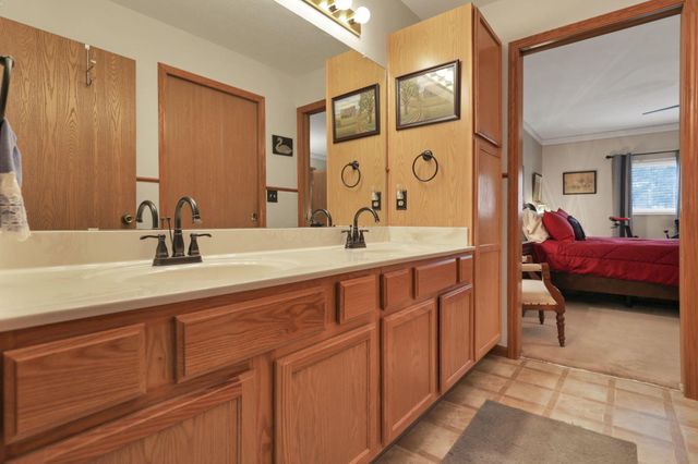 2018 Farmbrook Circle N, Grove City, OH 43123