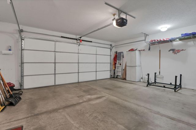 2018 Farmbrook Circle N, Grove City, OH 43123