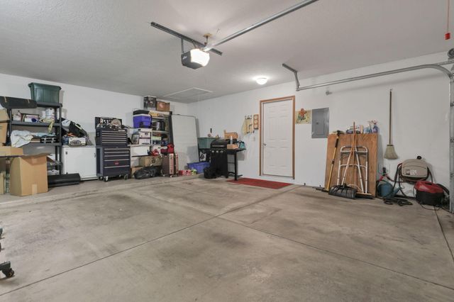 2018 Farmbrook Circle N, Grove City, OH 43123