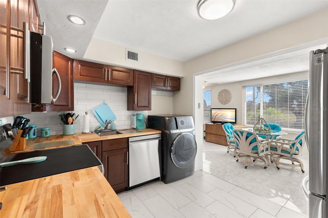 2461 CANADIAN WAY 27, Clearwater, FL 33763