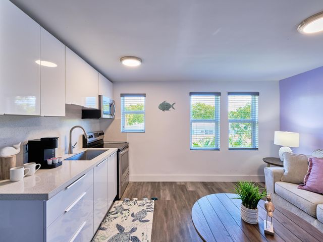 2020 Washington Street 5, Hollywood, FL 33020