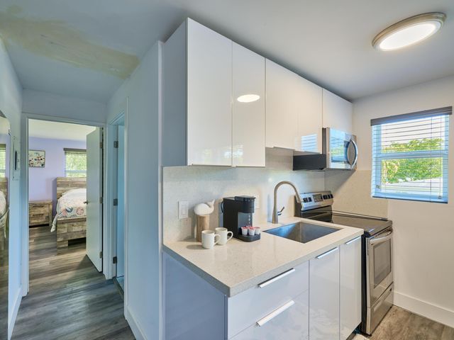 2020 Washington Street 5, Hollywood, FL 33020