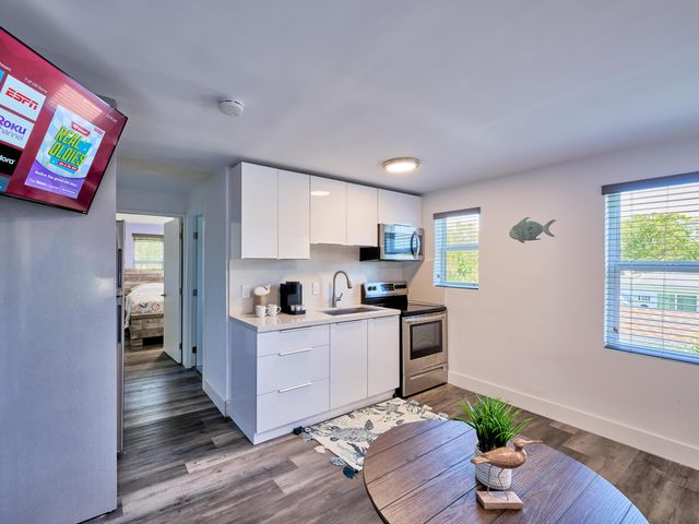 2020 Washington Street 5, Hollywood, FL 33020