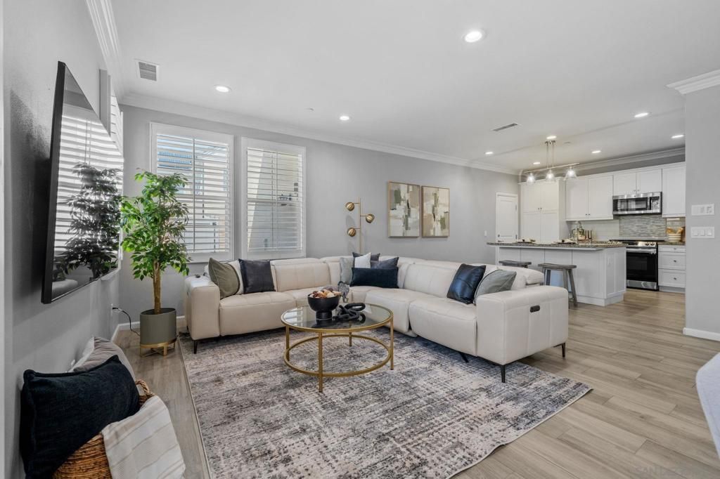 Image 9 of property listing at 13348 Camelia Way, San Diego, CA 92130