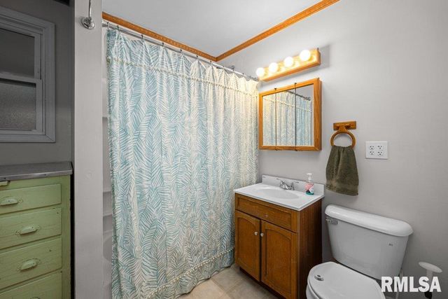 2428 ARLINGTON Avenue, Davenport, IA 52803