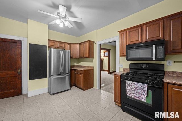 2428 ARLINGTON Avenue, Davenport, IA 52803