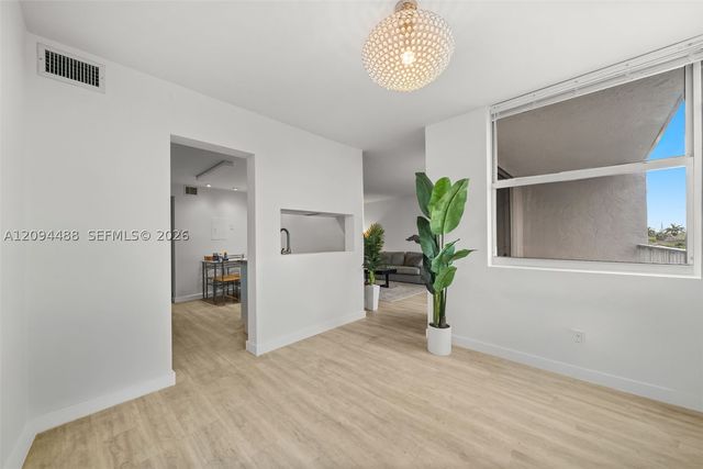 16565 NE 26th Ave 4D, North Miami Beach, FL 33160