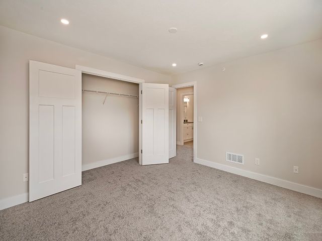 202 Willow Ln, Beaver Falls, PA 15010