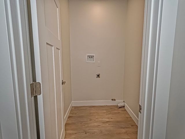 202 Willow Ln, Beaver Falls, PA 15010