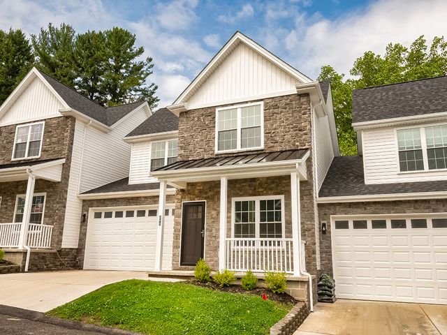 202 Willow Ln, Beaver Falls, PA 15010