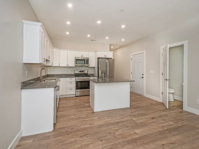 202 Willow Ln, Beaver Falls, PA 15010