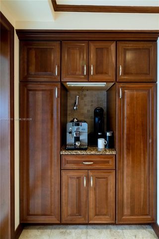 6465 Pinetree Drive Cir, Miami Beach, FL 33141