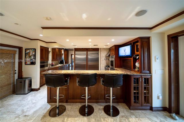 6465 Pinetree Drive Cir, Miami Beach, FL 33141