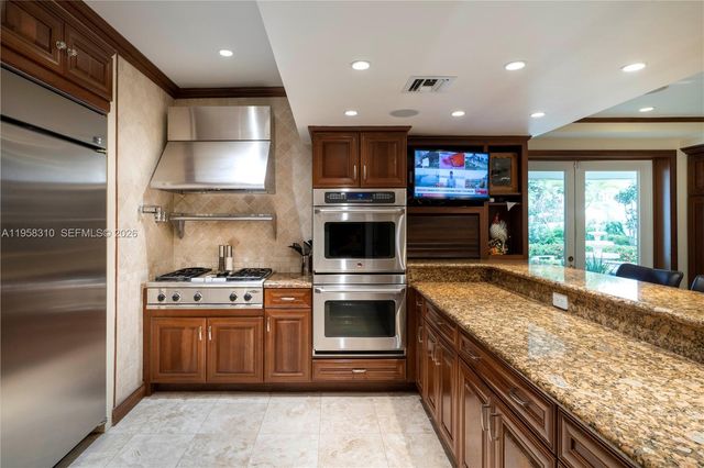 6465 Pinetree Drive Cir, Miami Beach, FL 33141