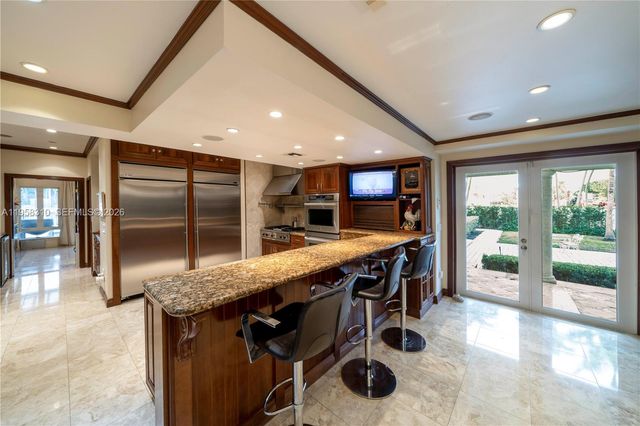 6465 Pinetree Drive Cir, Miami Beach, FL 33141