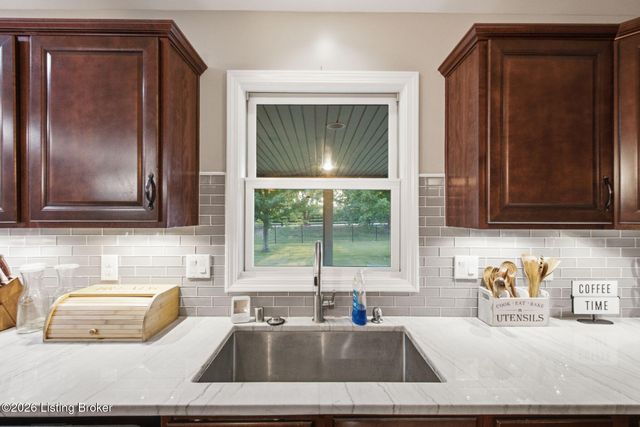 4702 Tall Grass Ct, La Grange, KY 40031