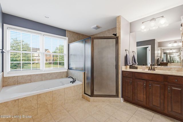 4702 Tall Grass Ct, La Grange, KY 40031