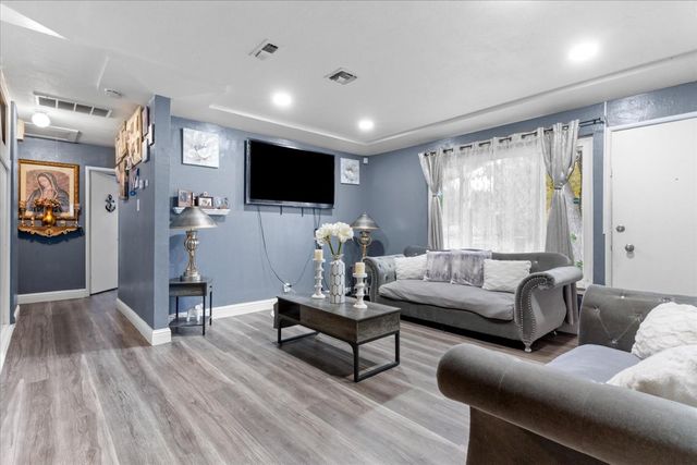 2141 Winafred St, Sacramento, CA 95825