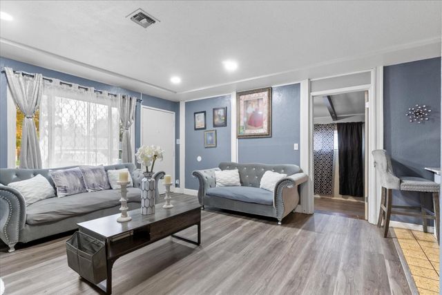 2141 Winafred St, Sacramento, CA 95825