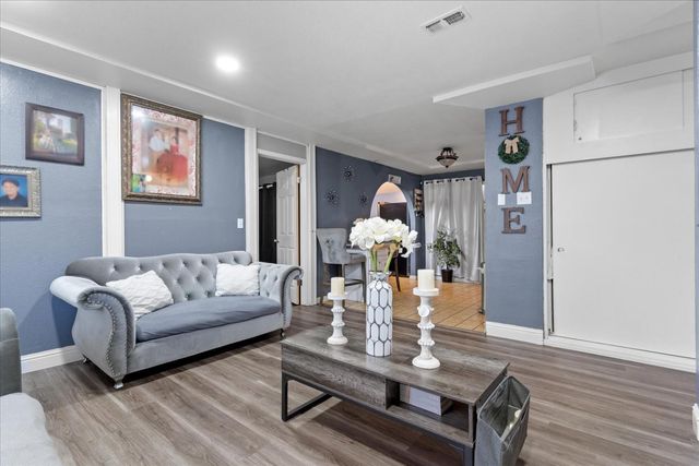 2141 Winafred St, Sacramento, CA 95825