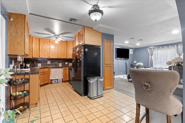 2141 Winafred St, Sacramento, CA 95825