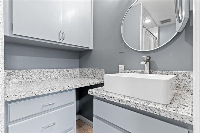 2141 Winafred St, Sacramento, CA 95825